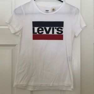 Levi’s T-shirt